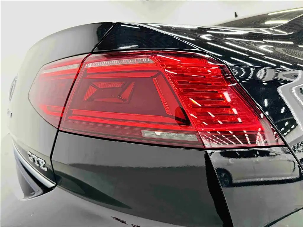 Volkswagen Magotan GTE Plug-in Hybrid 2022 GTE Luxury фото 22