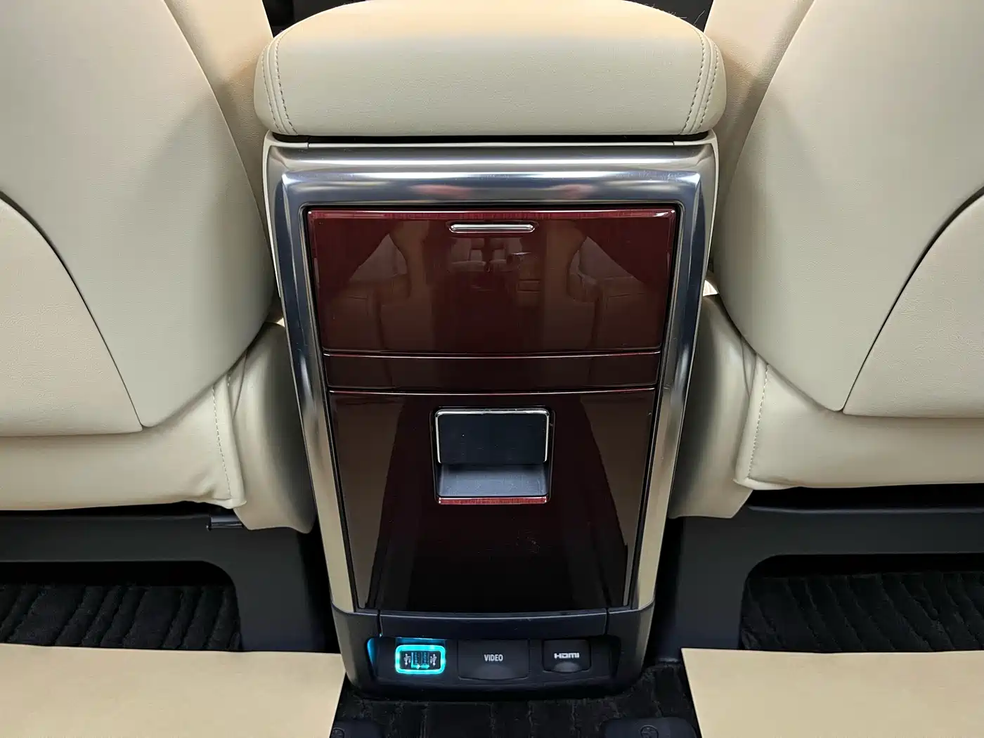 Toyota Alphard 2015 3.5L Luxury Edition фото 28