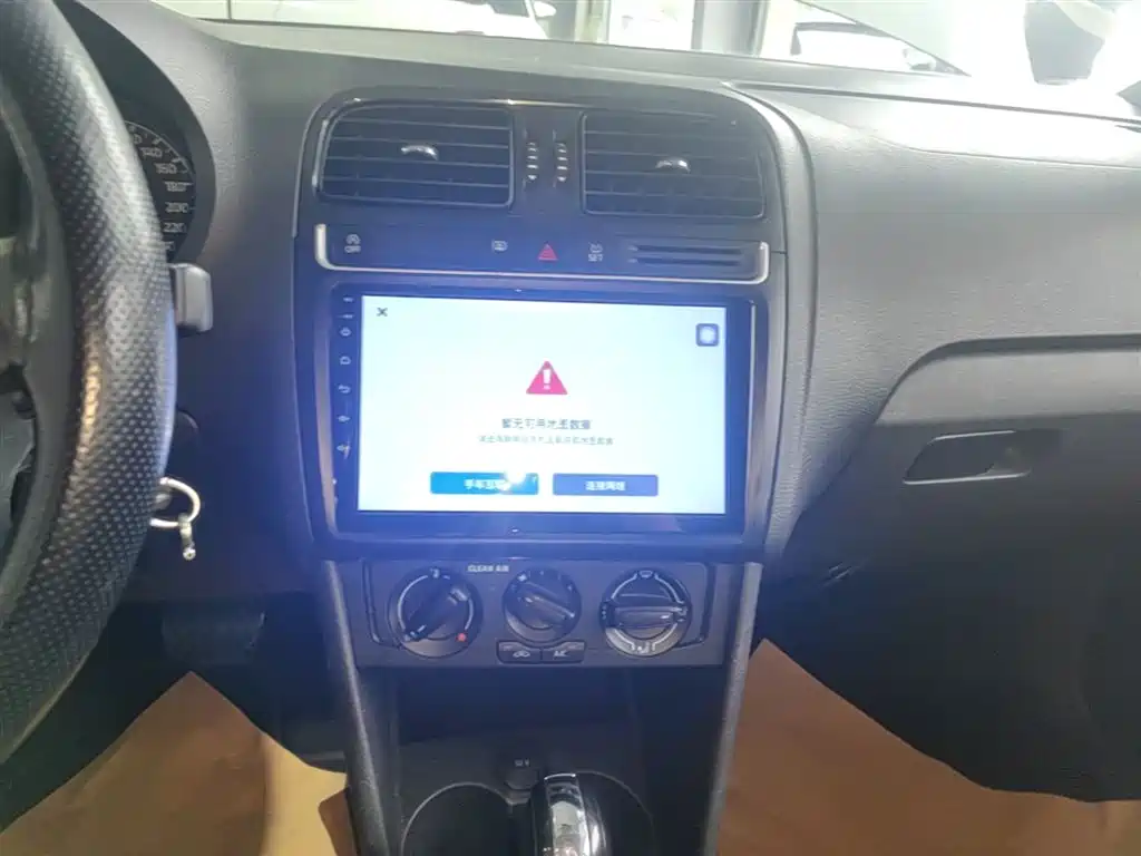 Volkswagen Polo 2018 1.5L Auto Safe Drive фото 13