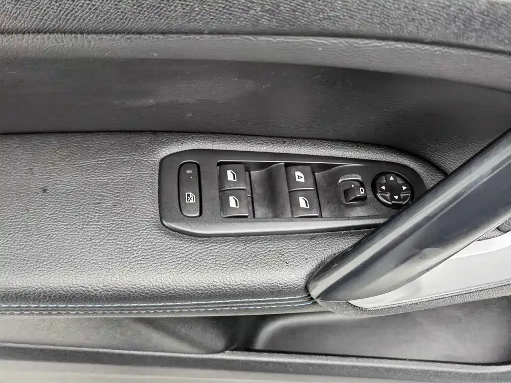 Photo 9 - Peugeot 308