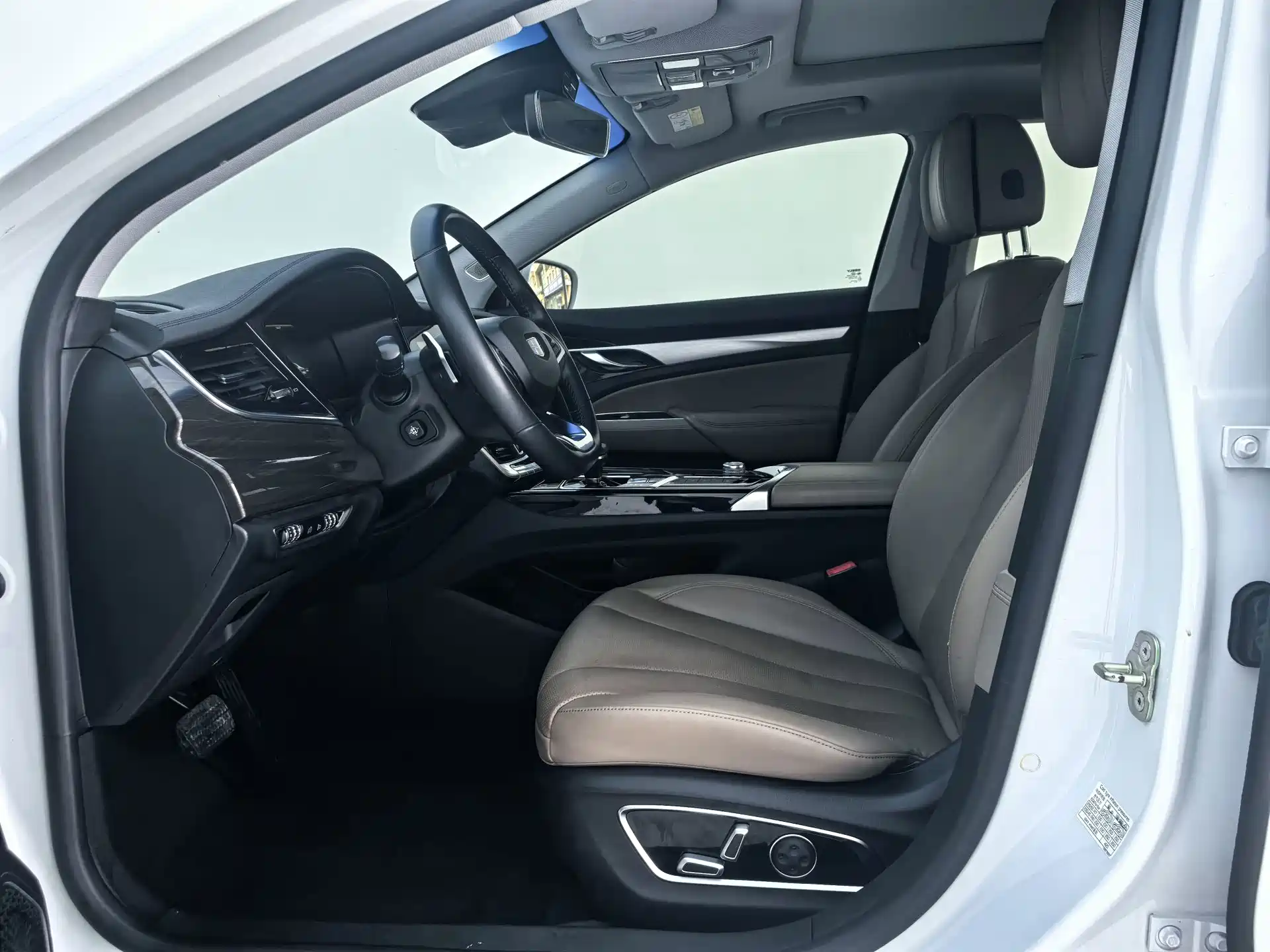 Photo 4 - Geely Borui
