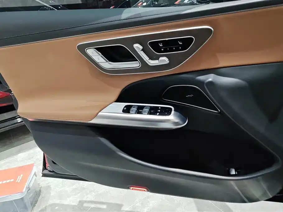 Mercedes-Benz E-Class 2024 E 300 L Fashion фото 7