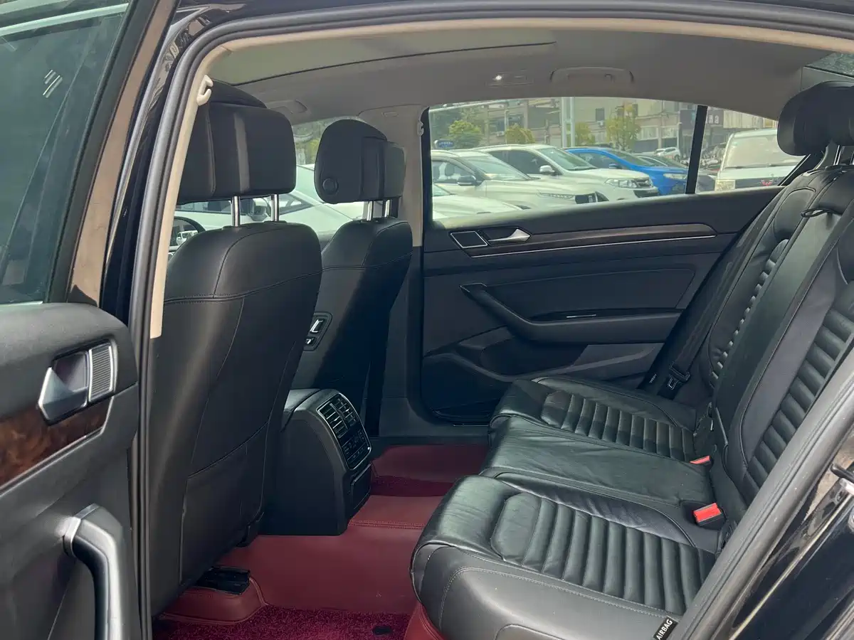Volkswagen Magotan 2019 330TSI DSG Luxury Class China VI фото 6