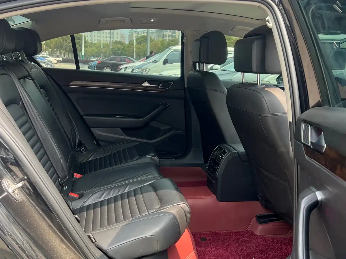 Volkswagen Magotan 2019 330TSI DSG Luxury Class China VI фото 4