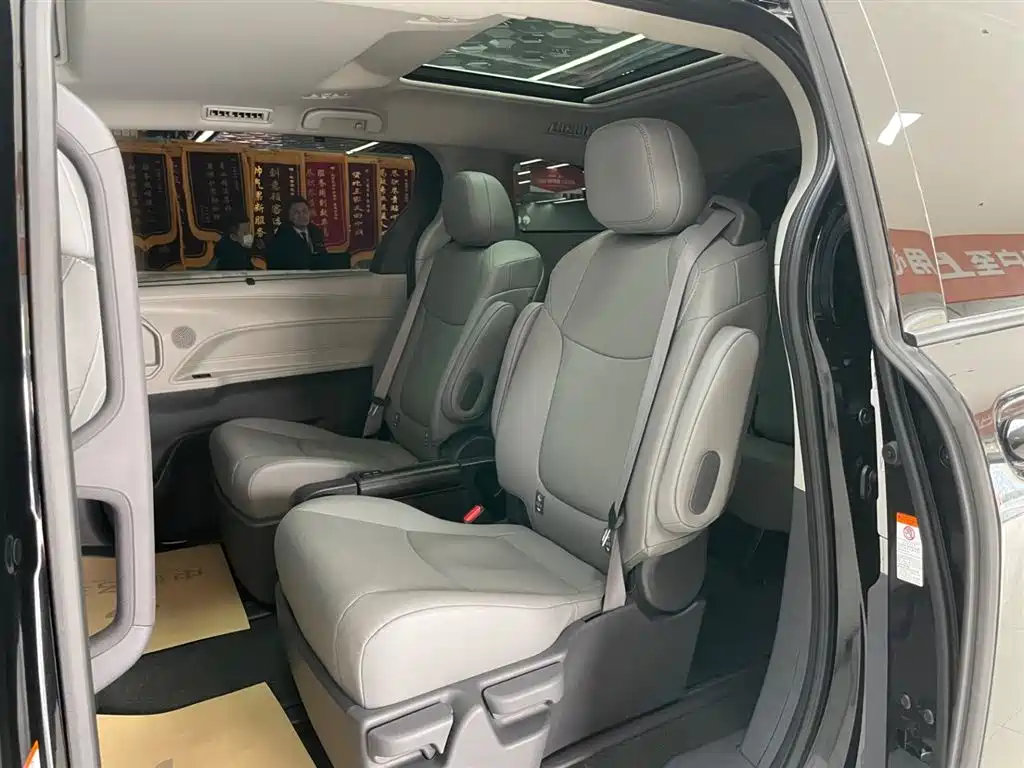 Toyota Granvia 2023 2.5L Hybrid Prestige PLUS Edition фото 14