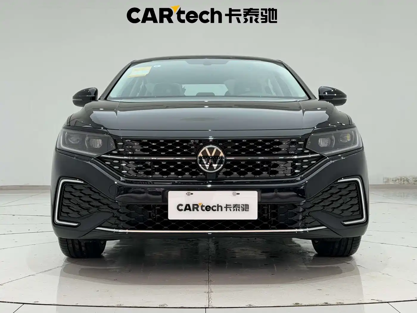 Volkswagen Passat 2026 Outstanding Edition 330TSI Starlight Elite Version фото 3