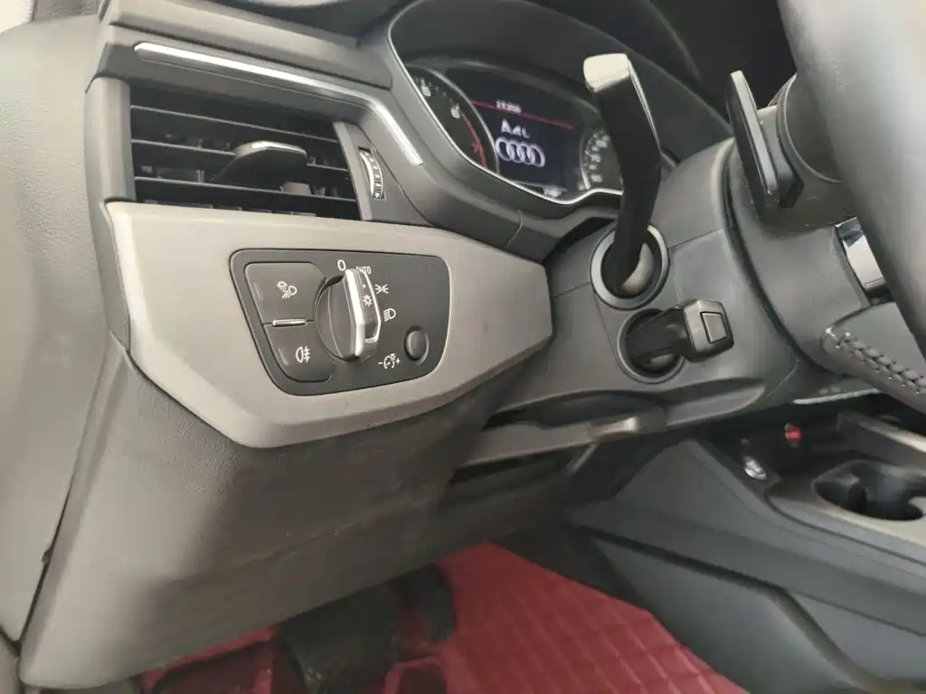 Фото 8 - Audi A4L