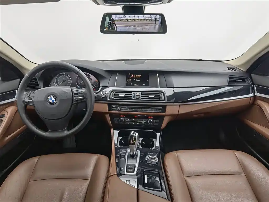 BMW 5 Series (Import) 2015 520i Elegance фото 5