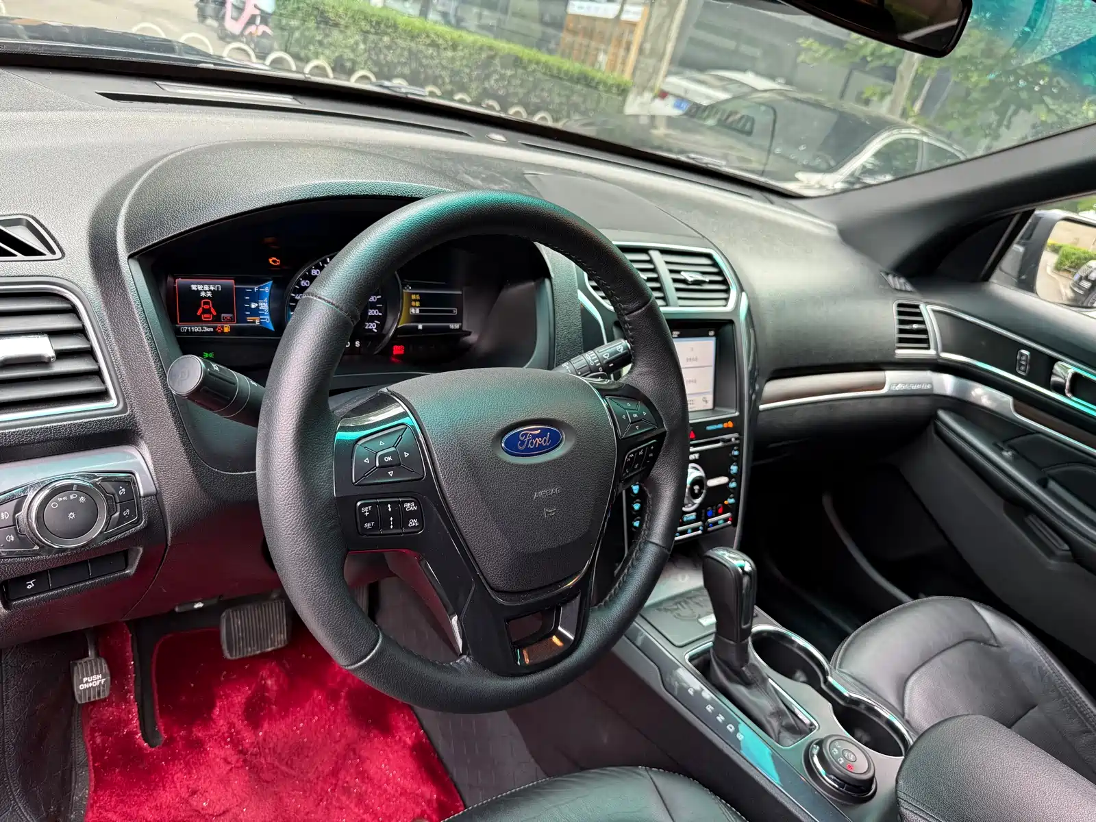 Photo 9 - Ford Explorer (Import)