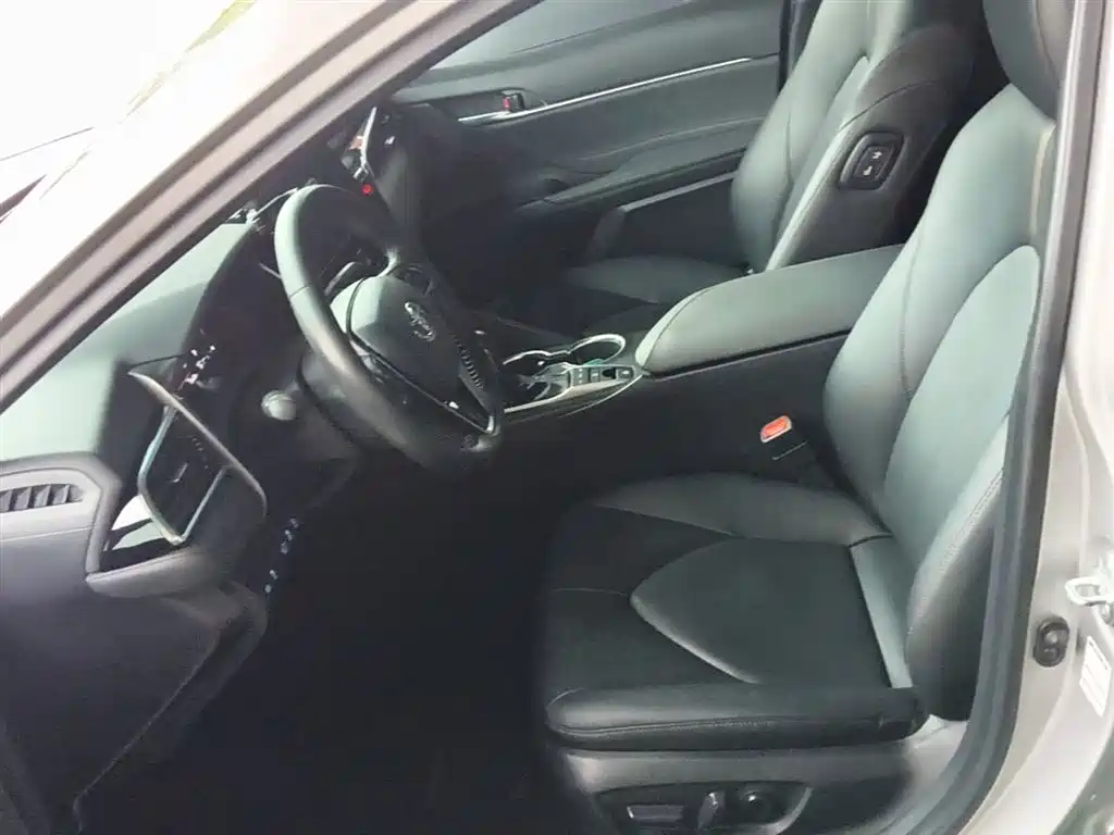 Toyota Camry 2021 2.5G Luxury Edition фото 14