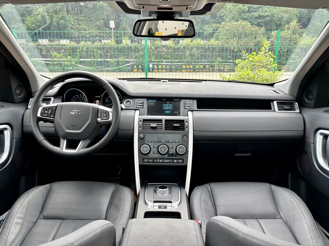 Land Rover Discovery Sport 2016 2.0T HSE фото 15