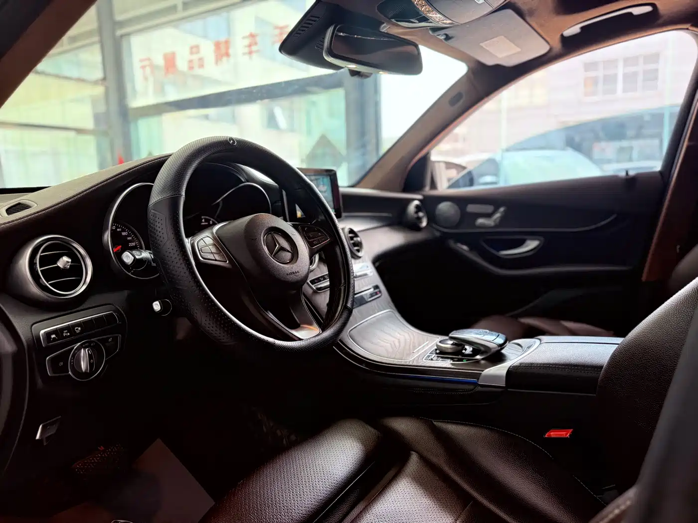 Mercedes-Benz GLC 2017 GLC 300 4MATIC Dynamic фото 4