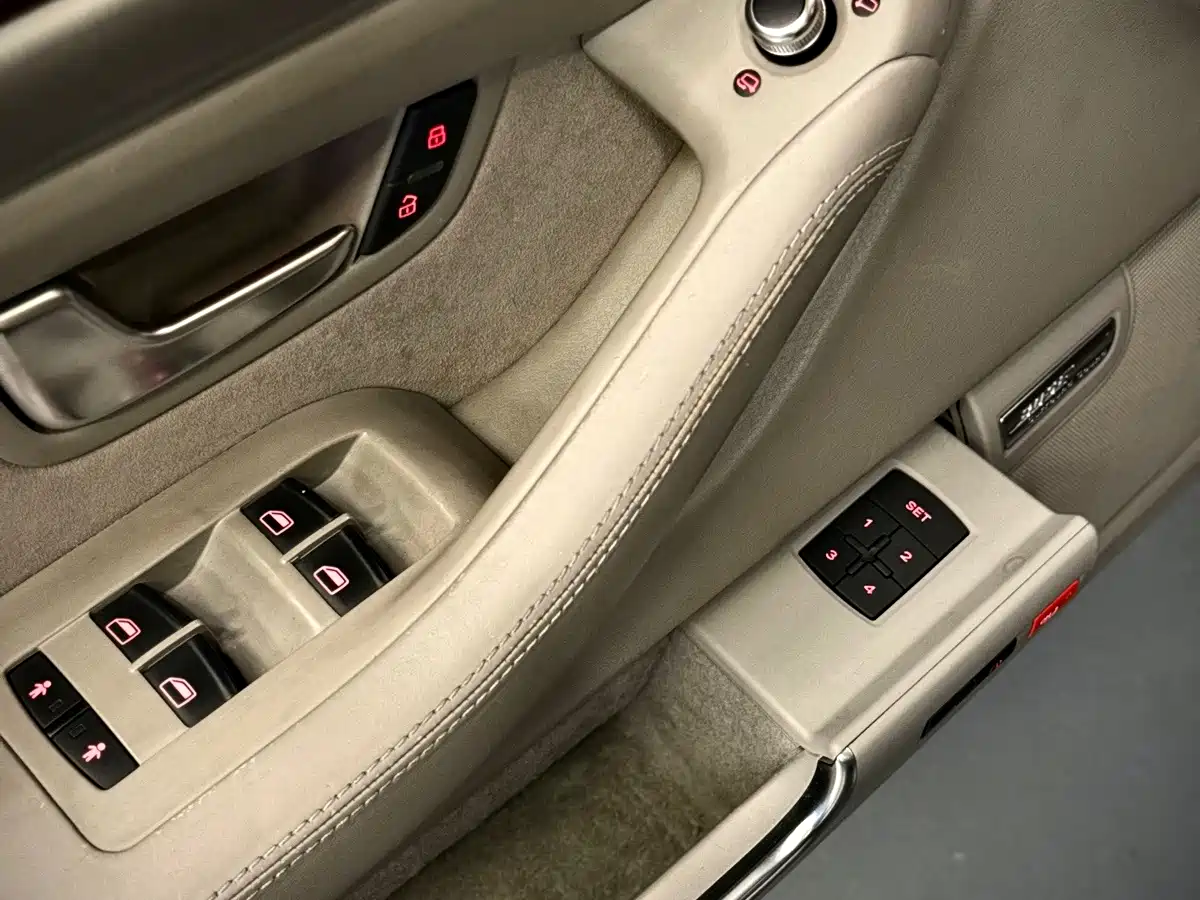 Photo 9 - Audi A8