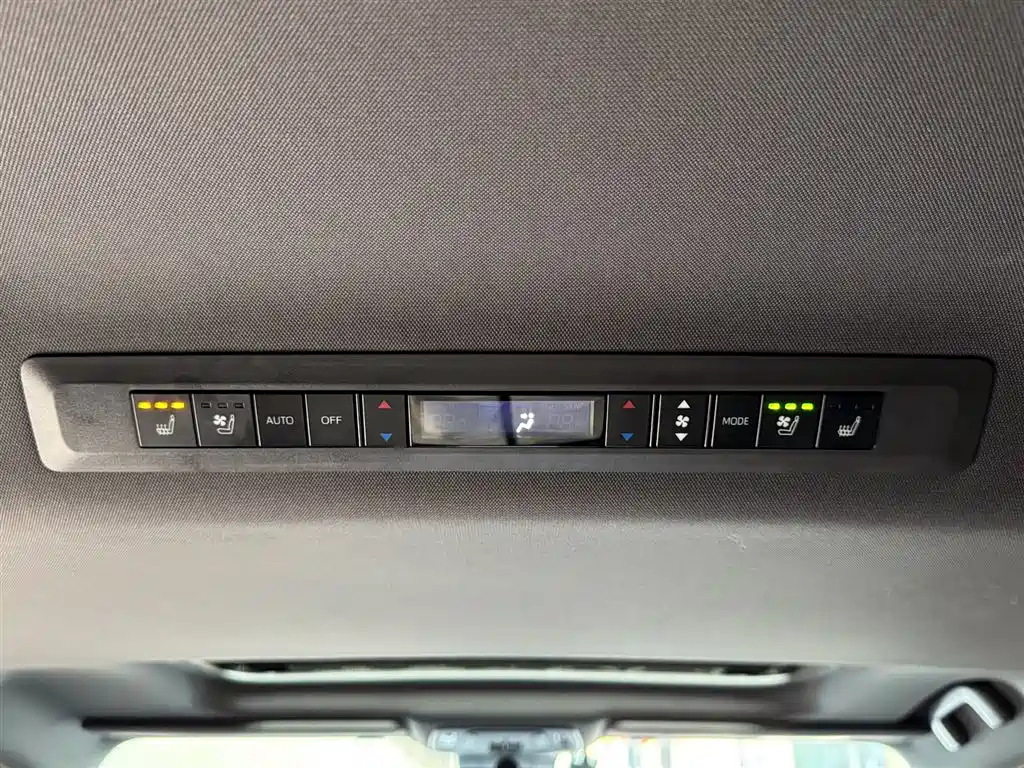 Toyota Sienna 2024 2.5L Hybrid 4WD Premium Edition фото 16