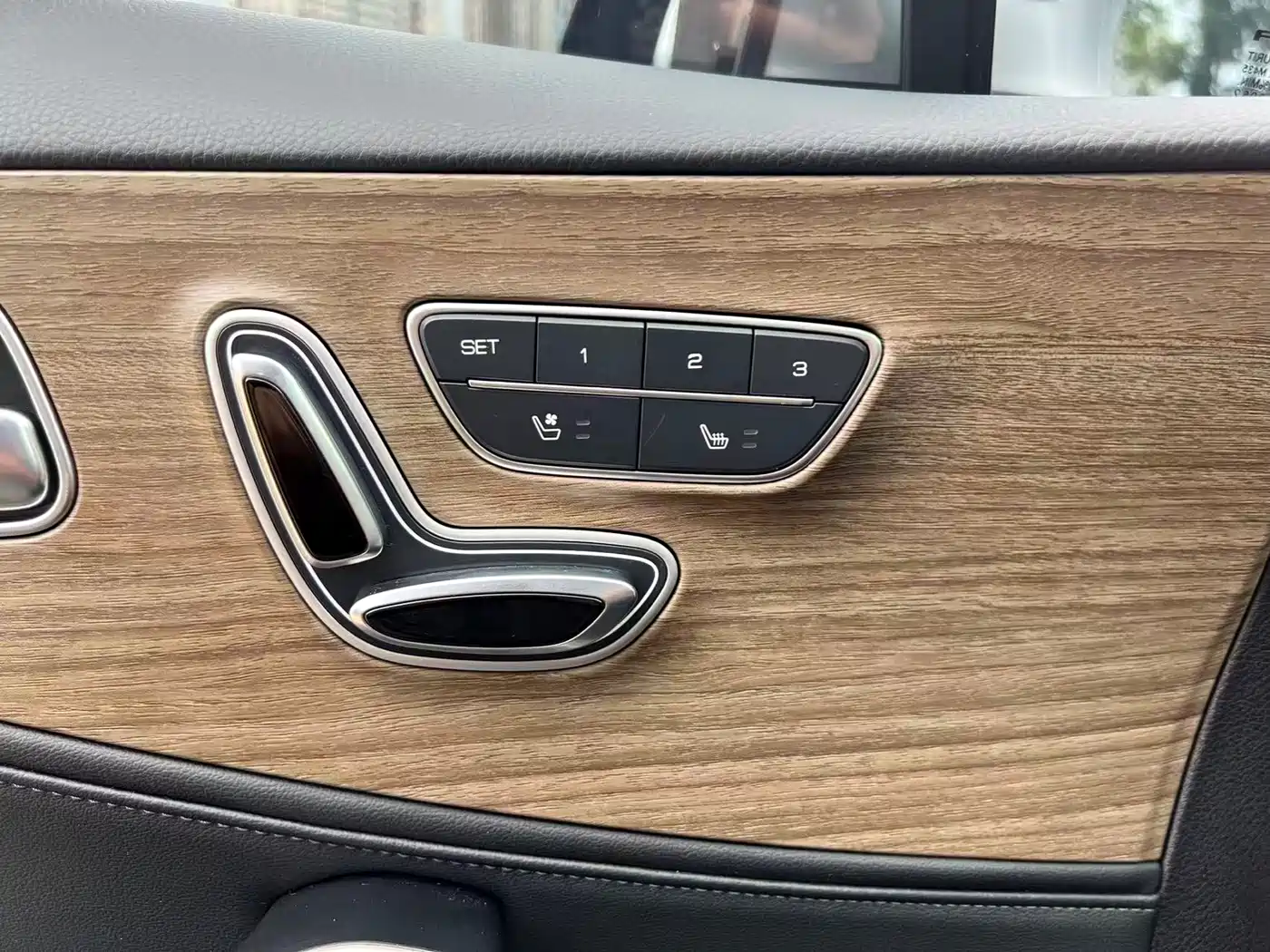 Denza X 2020 Model PHEV Flagship Edition фото 14