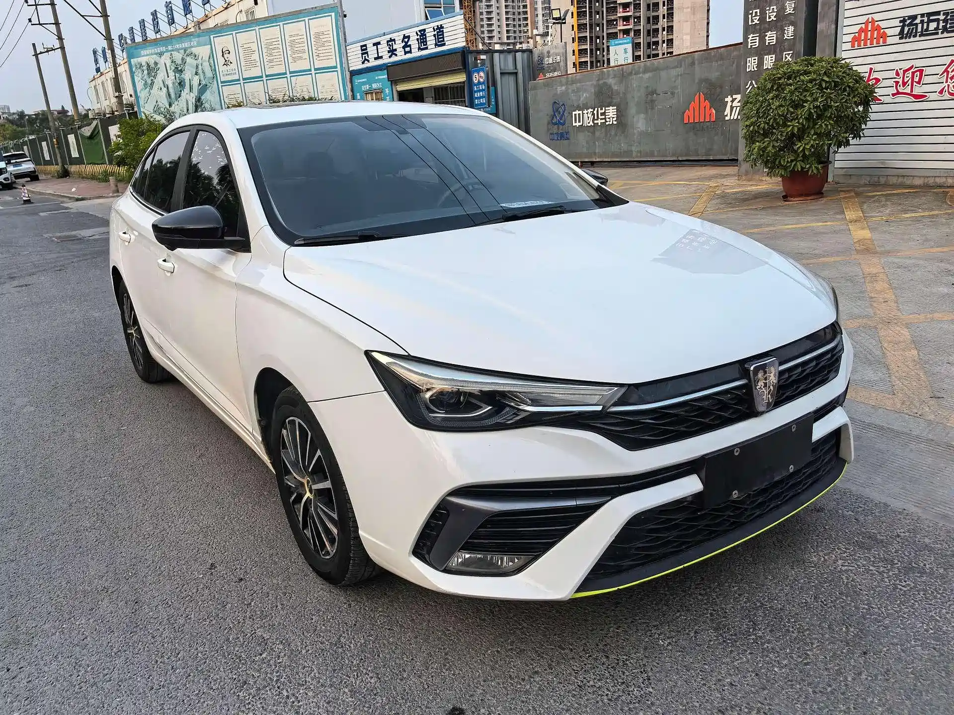 Фото 3 - Roewe i5
