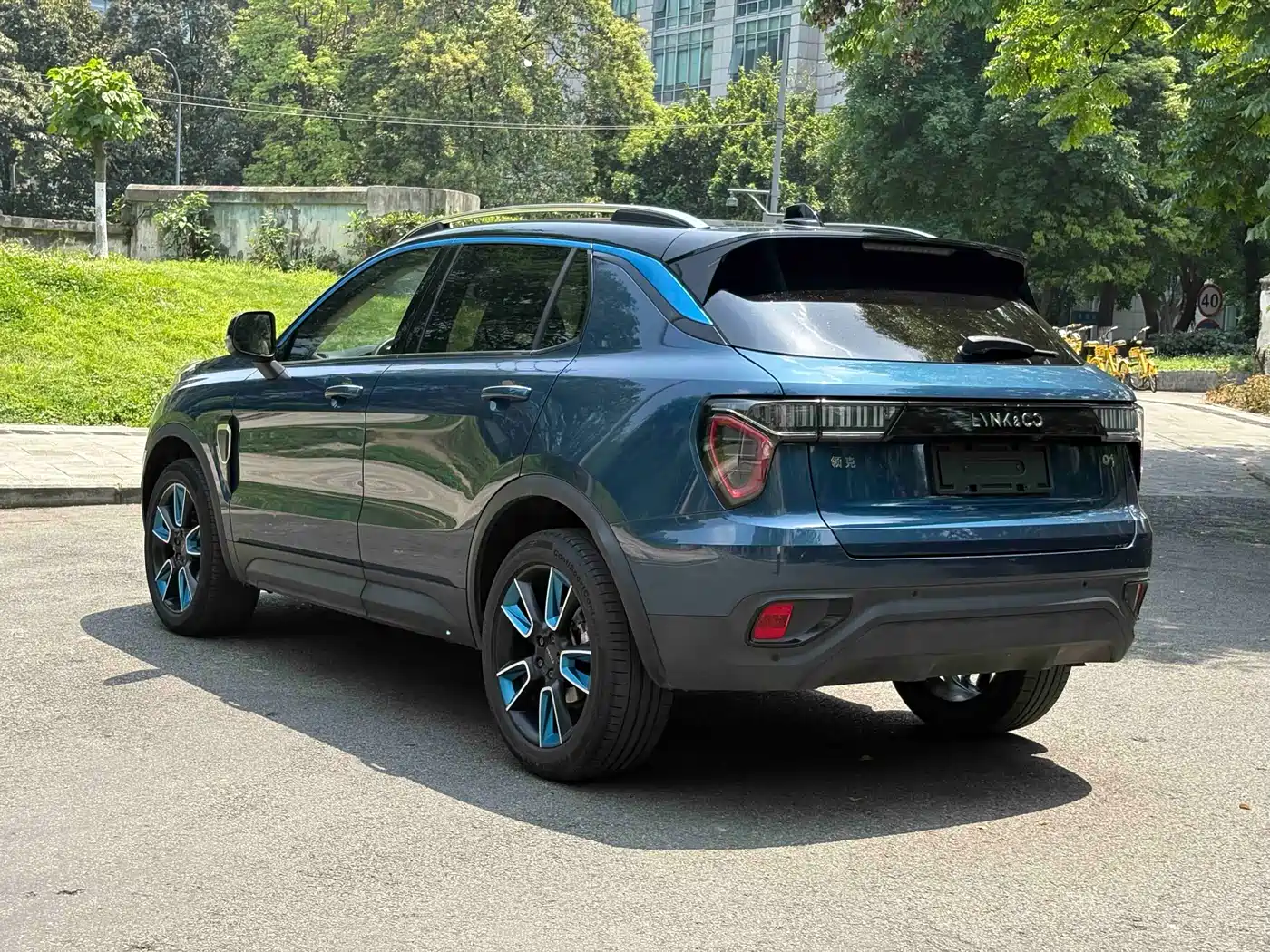 Lynk & Co 01 2017 2.0T 2WD Pro Shine Edition фото 16