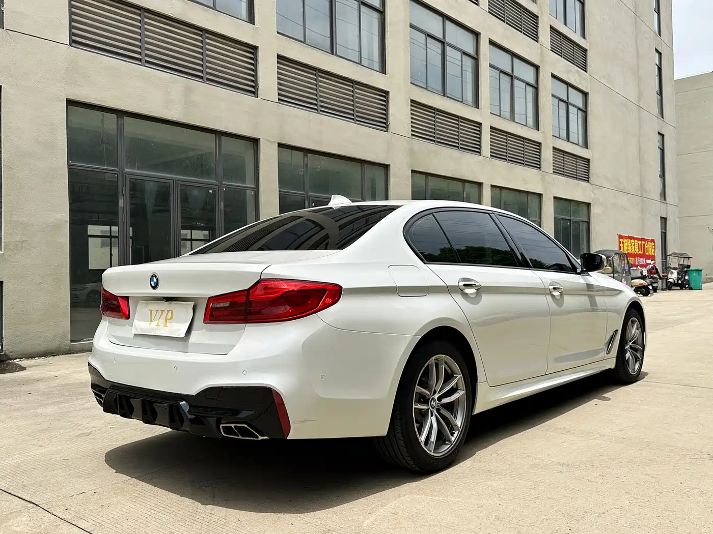 BMW 5 Series 2018 525Li M Sport Package фото 14