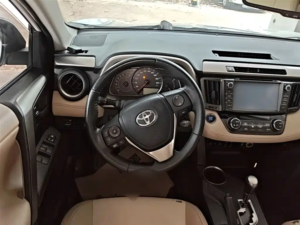 Toyota RAV4 Rongfang 2015 2.5L Automatic 4WD Elite Edition фото 11