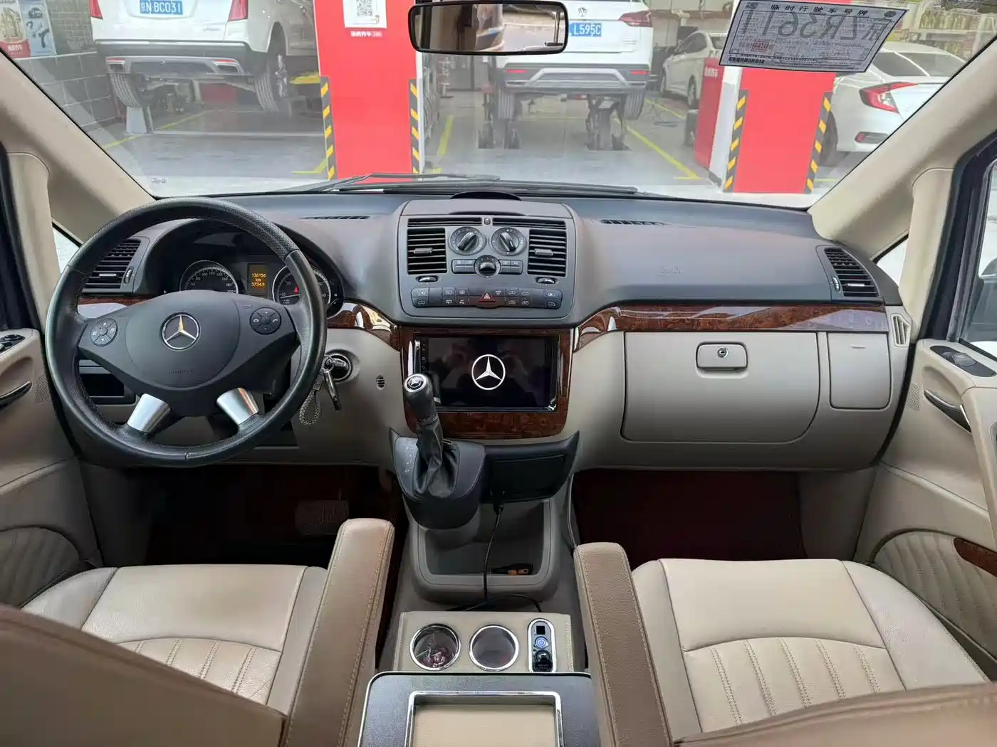 Mercedes-Benz Viano 2013 3.0L Privilege Edition фото 13
