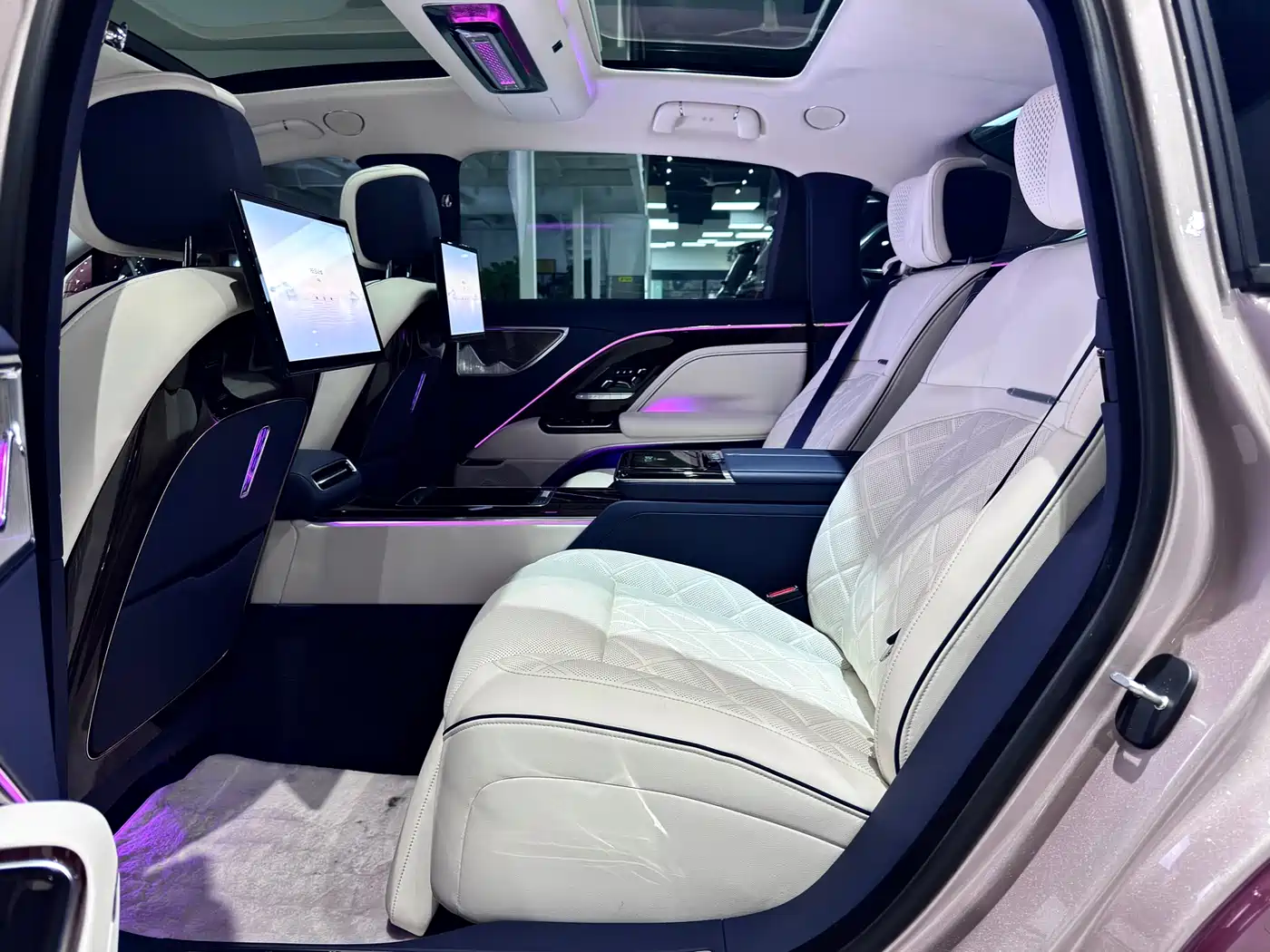 Hongqi Guoya 2024 4.0T V8 Version фото 31