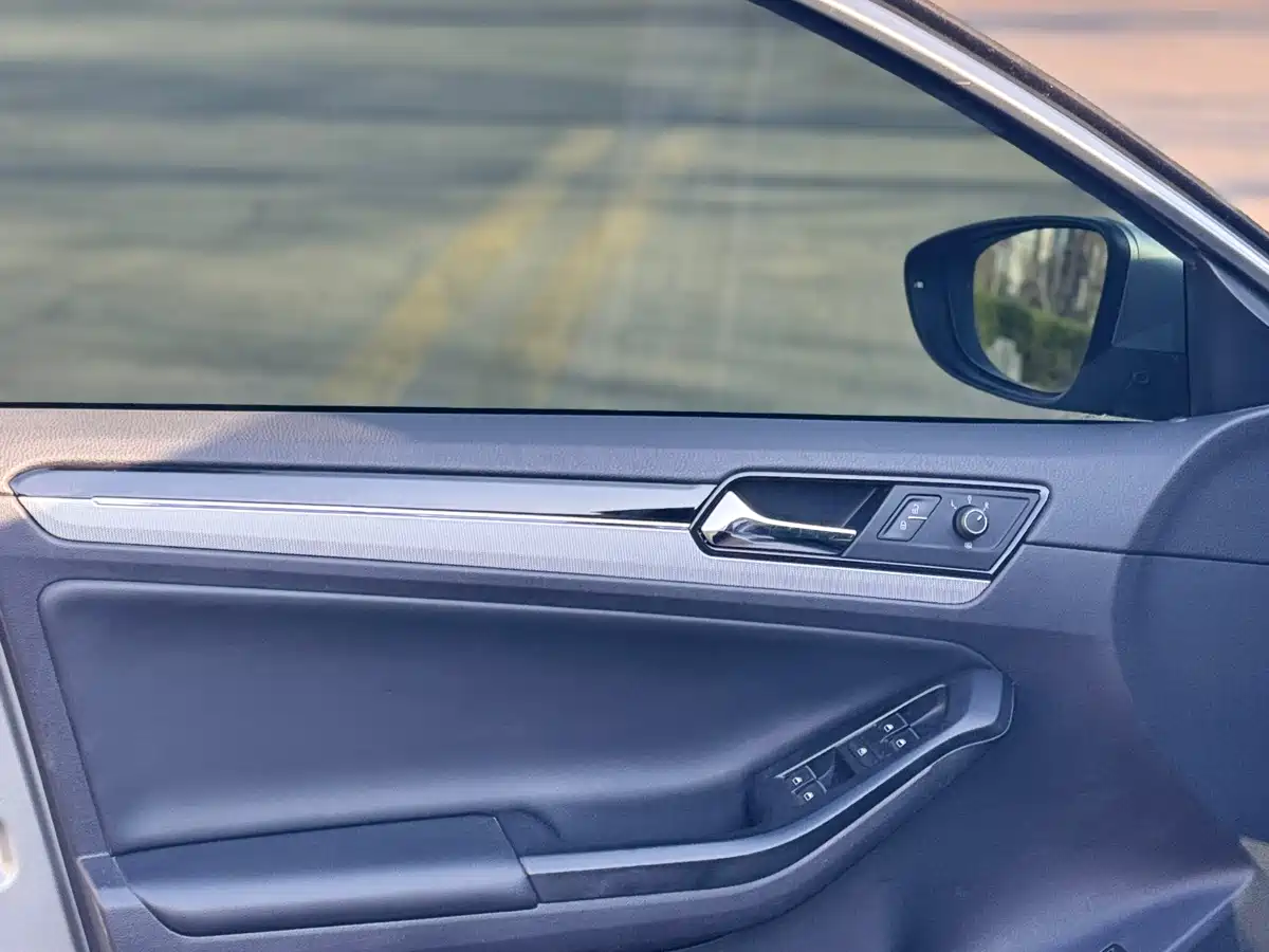Volkswagen Sagitar 2018 1.6L Automatic Comfort фото 5