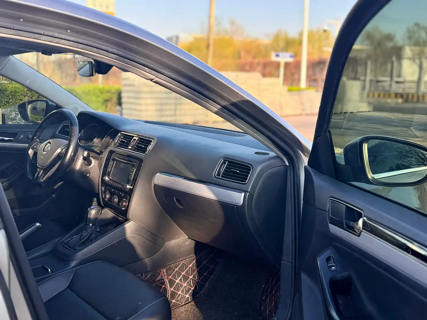 Volkswagen Sagitar 2018 1.6L Automatic Comfort фото 21