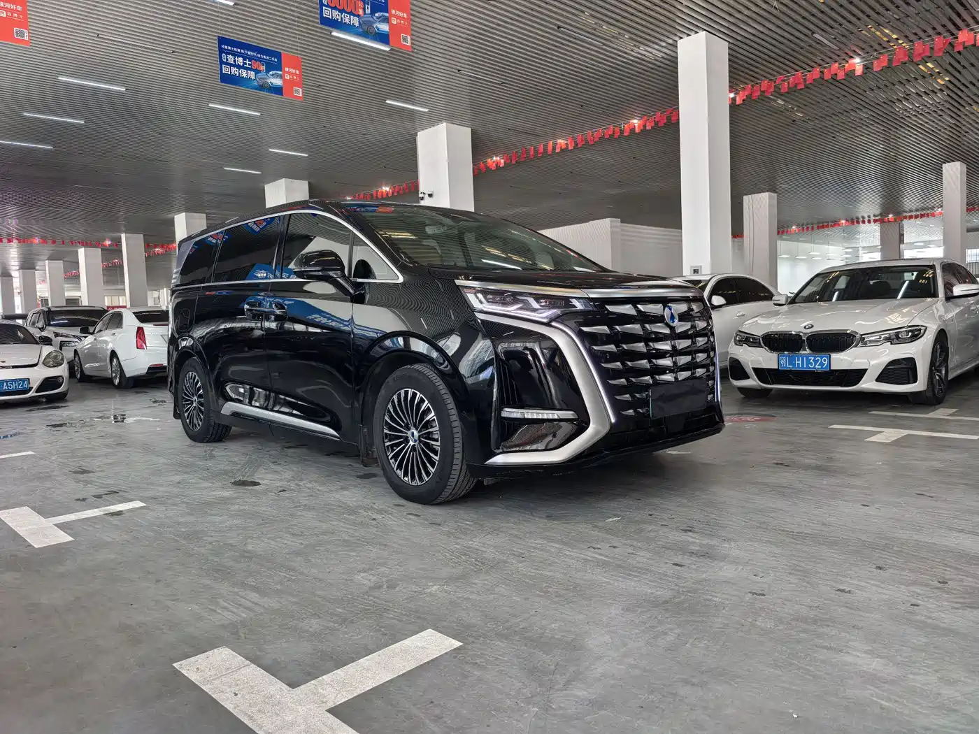 Denza D9 2022 DM-i 970 AWD Flagship фото 3
