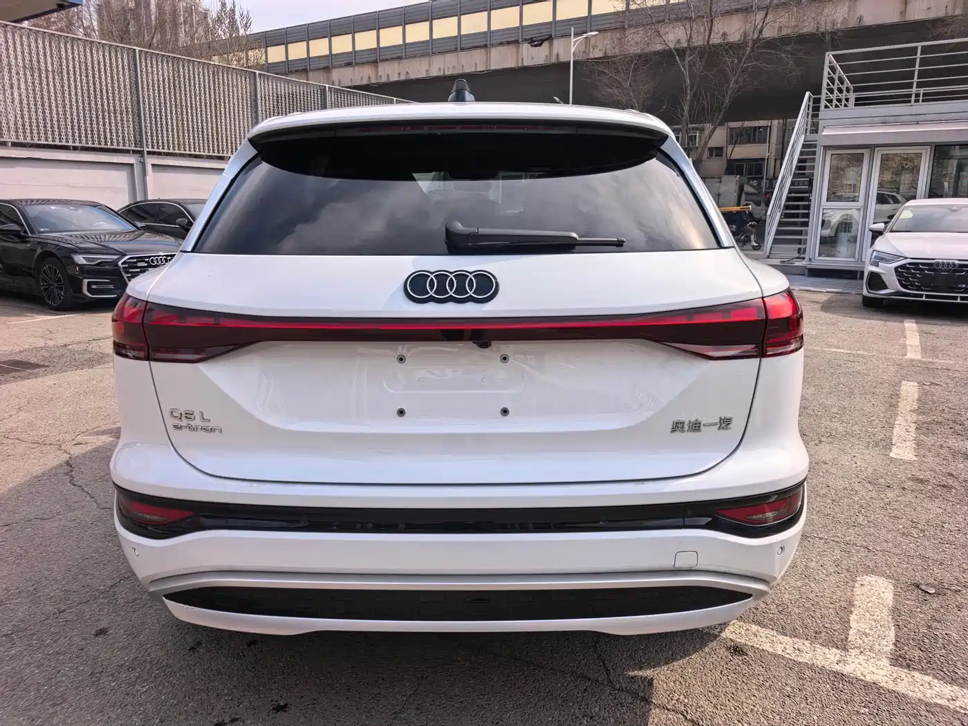 AUDI Q6L E TRON
