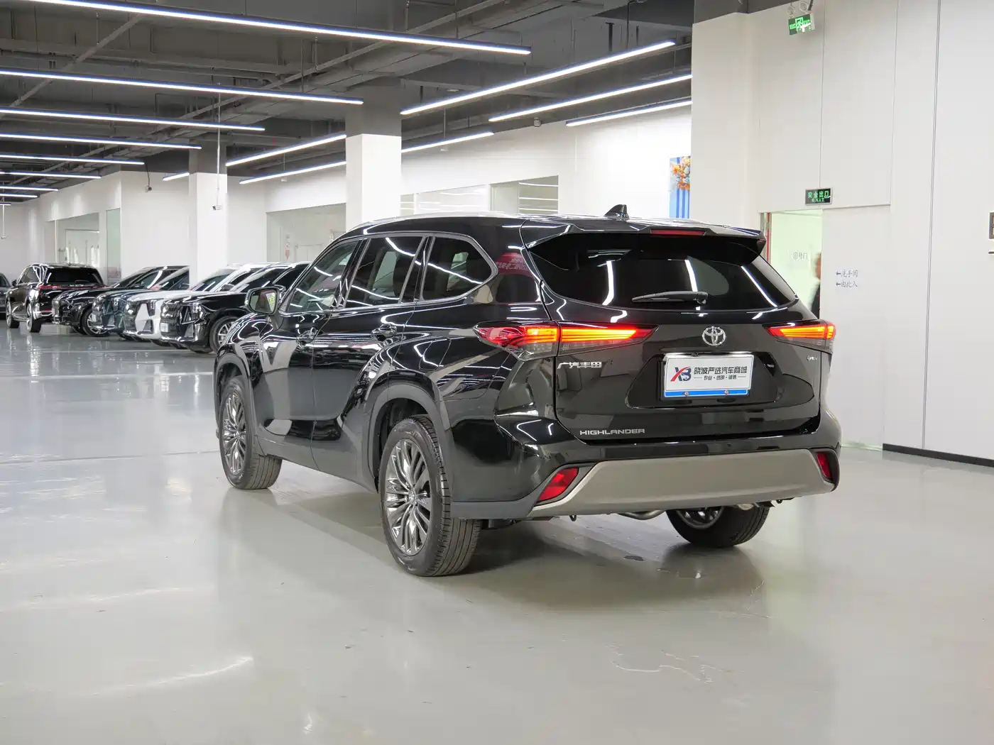 Toyota Highlander 2026 2.5L Smart Hybrid 2WD Luxury 7-Seater фото 5