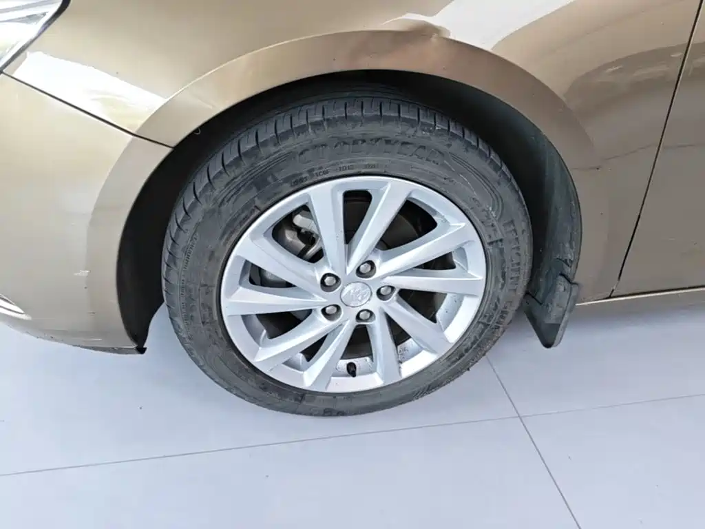 صورة 23 - Buick Verano