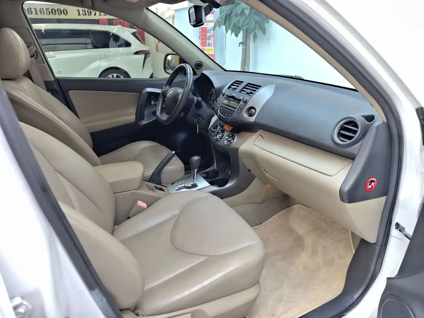 Photo 19 - Toyota RAV4