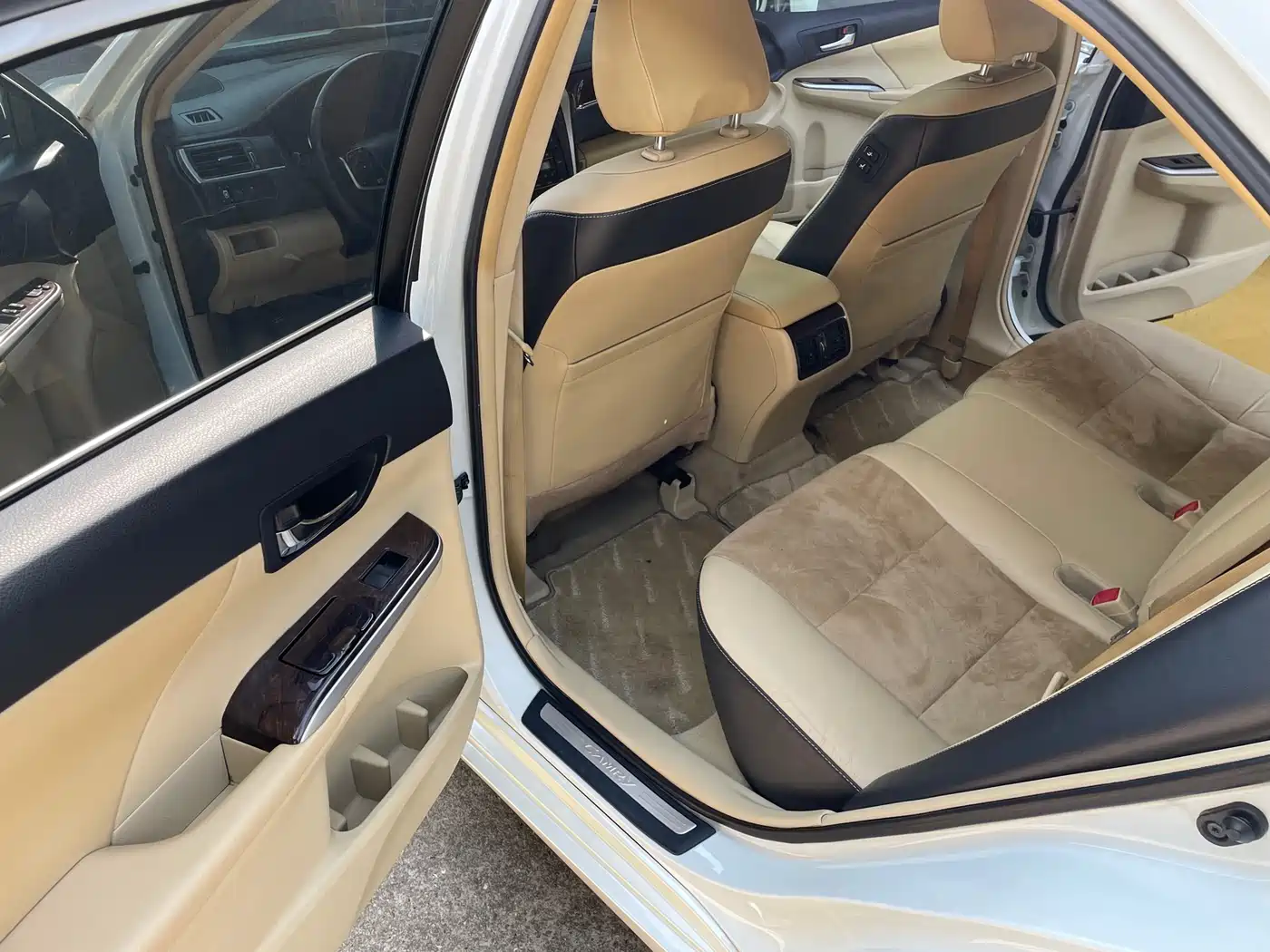 Toyota Camry 2016 2.5G 10th Anniversary Luxury Navigation Edition фото 9