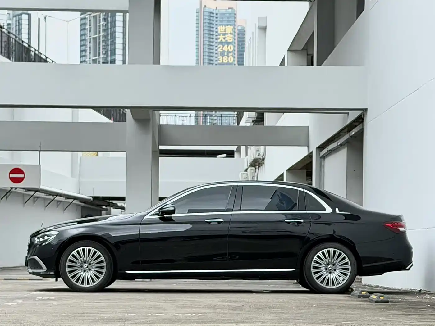 Mercedes-Benz E-Class 2023 E 300 L Luxury фото 3