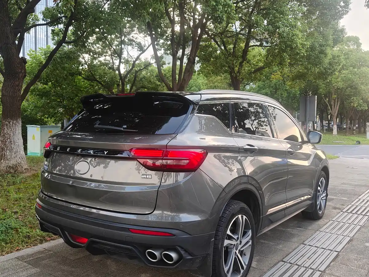 Фото 16 - Geely Binyue