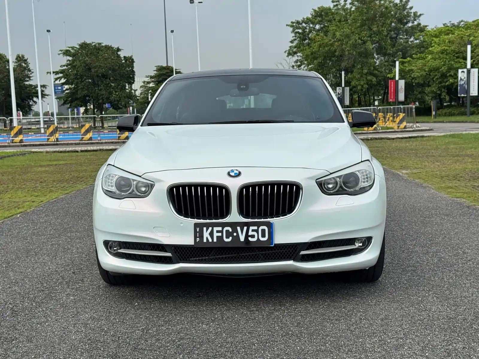 Photo 2 - BMW 5 Series GT