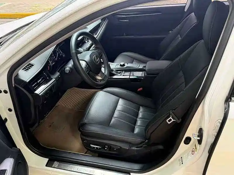 Фото 4 - Lexus ES