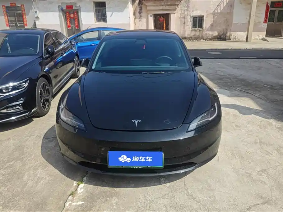 TESLA MODEL 3