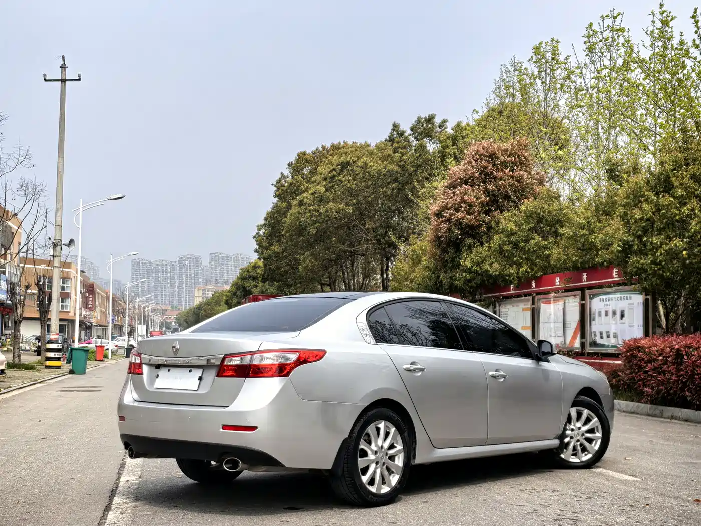 Renault Latitude 2011 2.5L Automatic Flagship Navigation Edition фото 5