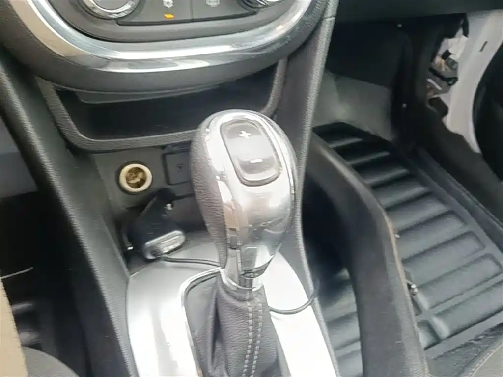 Buick Encore 2014 1.4T Automatic 2WD Urban Elite фото 14