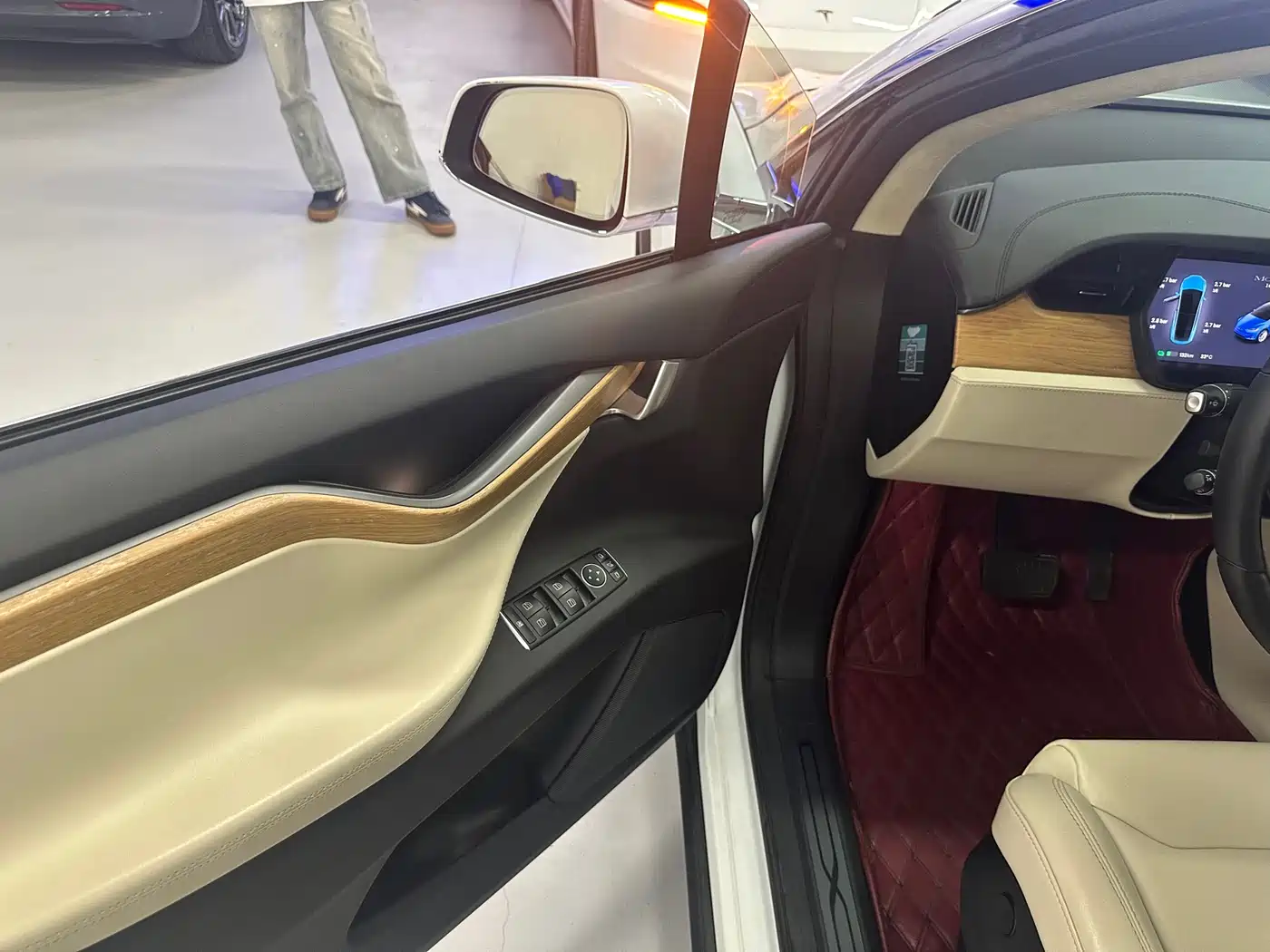 TESLA MODEL X