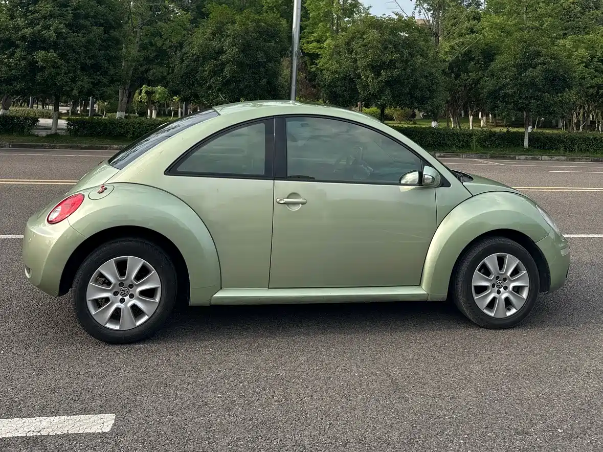 Volkswagen Beetle 2010 Model 2.0 BlackOrange Luxury Edition фото 8