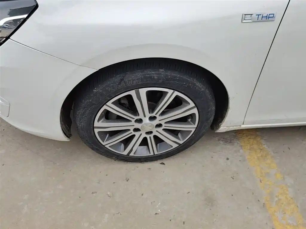 Peugeot 408 2016 1.6T Automatic Luxury Edition фото 23