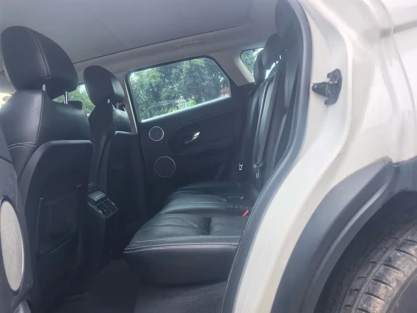 Land Rover Range Rover Evoque 2015 2.0T 5-Door Premium Edition фото 6