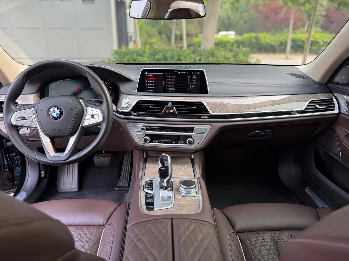 BMW 7 Series 2021 Model 740Li Leading Luxury Package фото 15