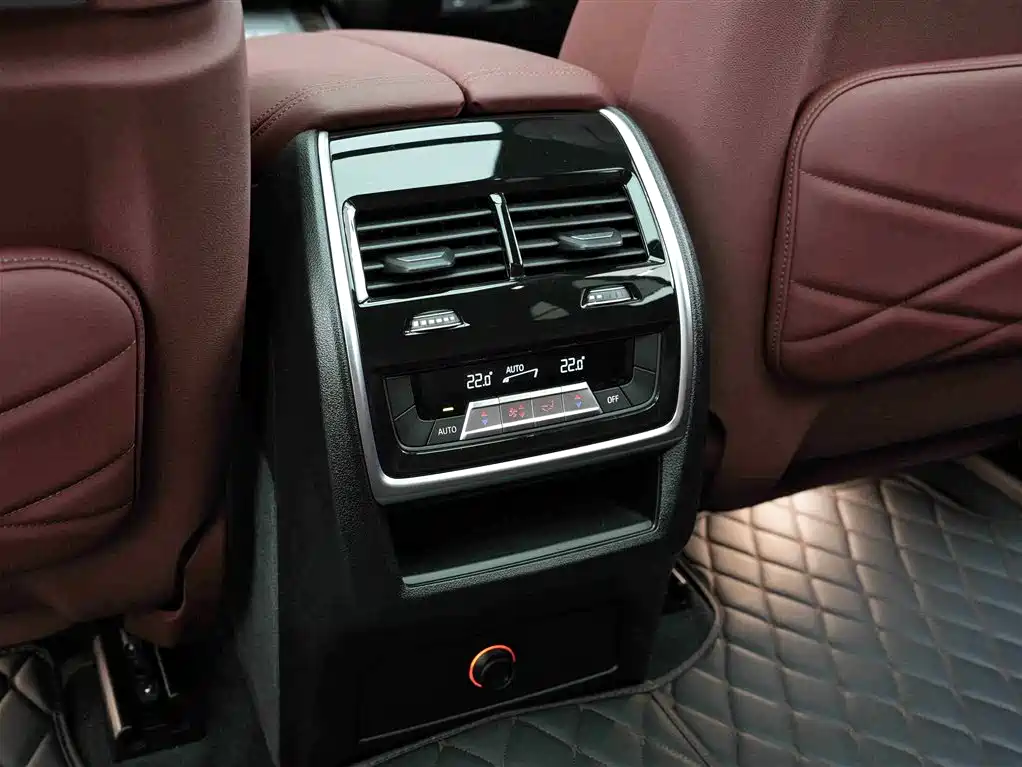 BMW X5 2023 xDrive 40Li M Sport Black Night Package фото 16