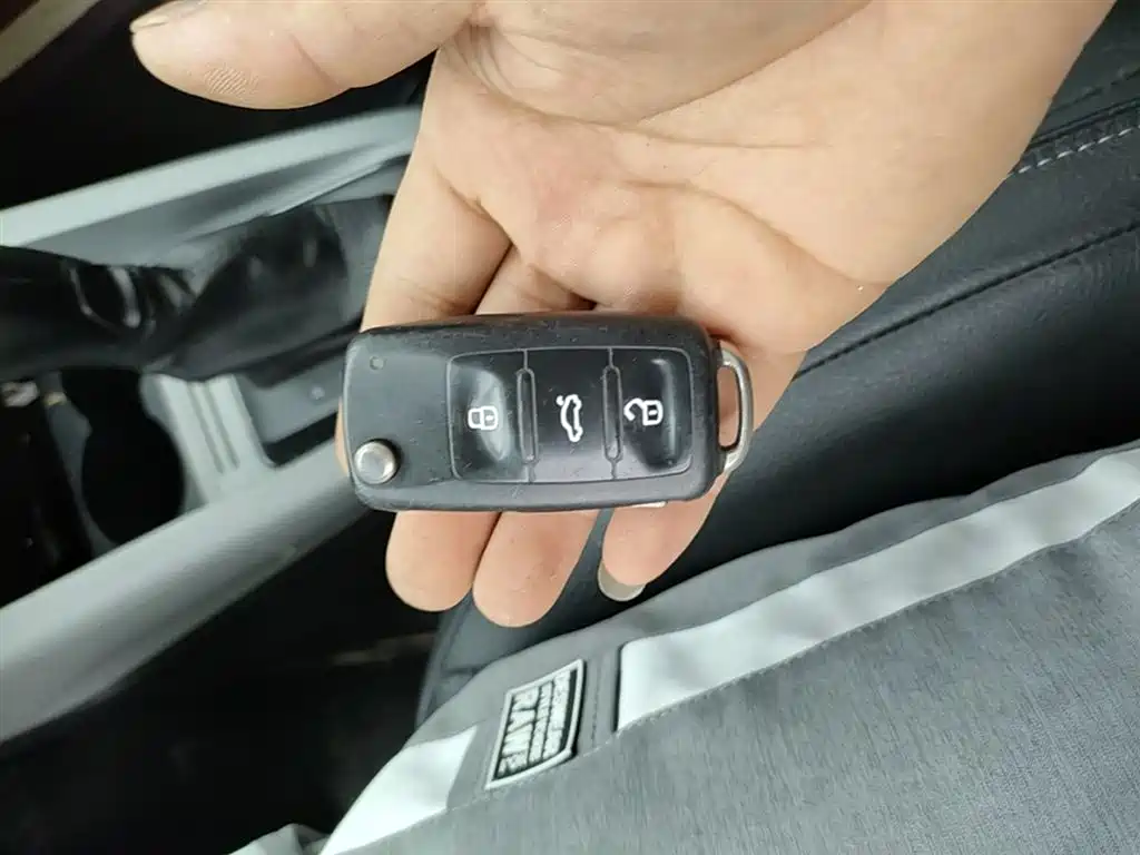 Škoda Fabia 2017 1.4L Auto Car Enjoy Edition фото 8