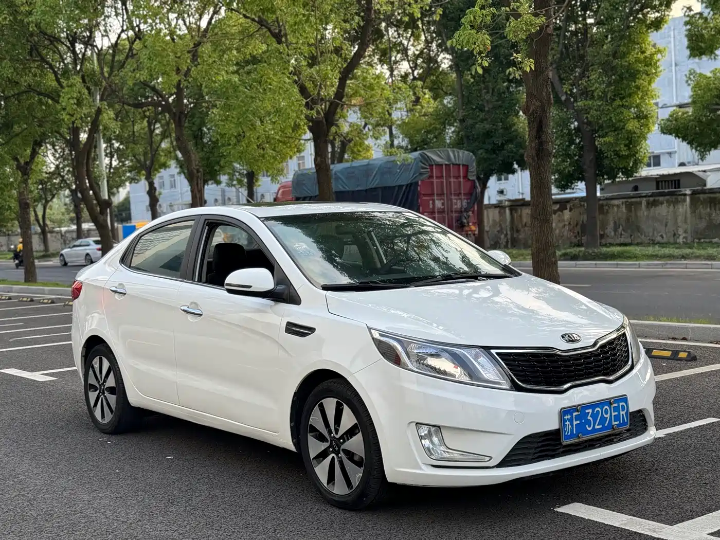 Kia K2 2013 2012 Sedan 1.6L AT Premium ECO Commemorative Edition