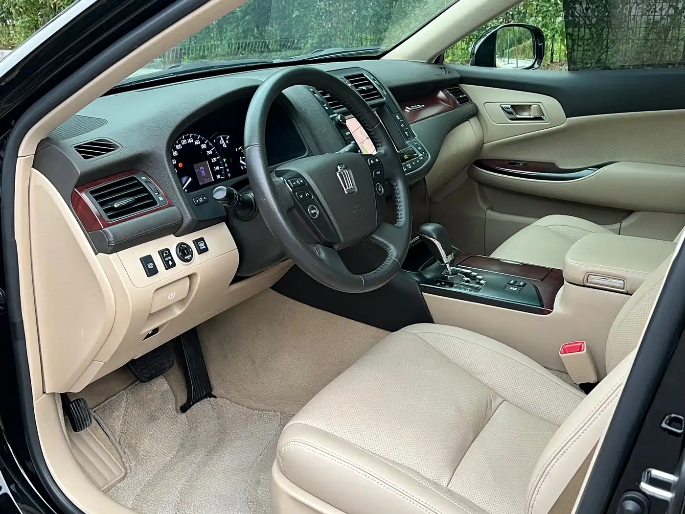 Toyota Crown 2010 2.5L Royal Leather Navigation Edition фото 13