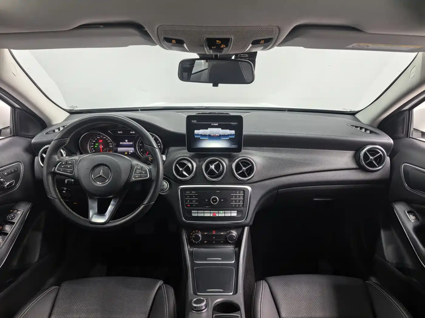 Mercedes-Benz GLA 2018 GLA 200 Fashion фото 11